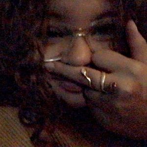 Meet your Posher, Maya